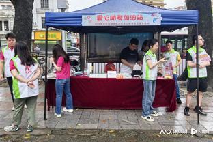 邮报：决定租借加盟哪家俱乐部之前，菲利普斯将征求索斯盖特建议